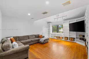 5860 Pine Tree Dr, Miami Beach, FL 33140 - Photo 11