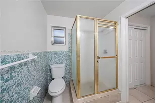 7315 Allen Dr, Hollywood, FL 33024 - Photo 15
