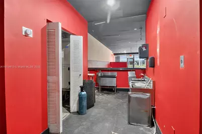 1218 Washington Ave, Miami Beach, FL 33139 - Photo 11