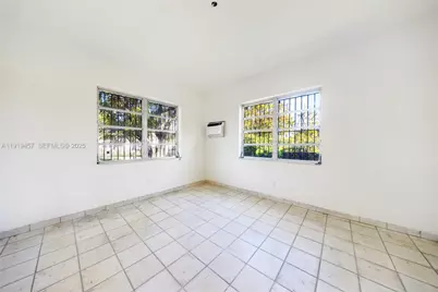 297 Eucalyptus Dr, Hialeah, FL 33010 - Photo 17