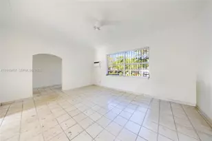 297 Eucalyptus Dr, Hialeah, FL 33010 - Photo 7