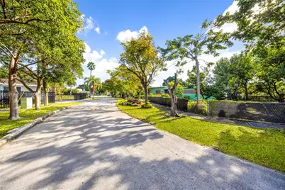 297 Eucalyptus Dr, Hialeah, FL 33010 - Photo 63