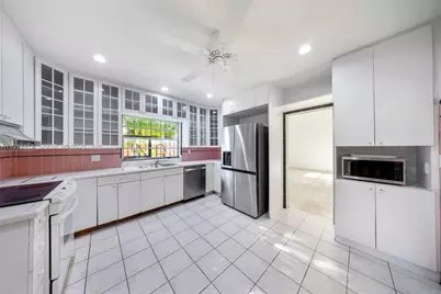 297 Eucalyptus Dr, Hialeah, FL 33010 - Photo 25