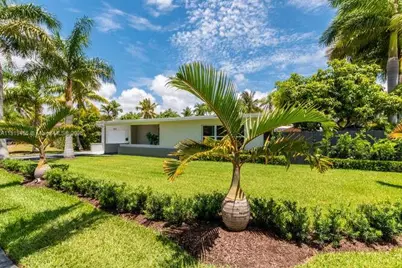 2075 S Hibiscus Dr, North Miami, FL 33181 - Photo 5