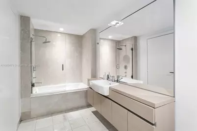200 Biscayne Boulevard Way #303, Miami, FL 33131 - Photo 17