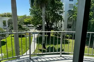 486 NW 165th St Rd, Miami, FL 33169 - Photo 11