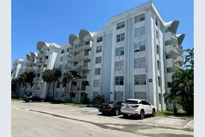 486 NW 165th St Rd #B-302, Miami, FL 33169 - Photo 1