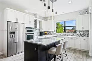 445 SW 113th Ln, Pembroke Pines, FL 33025 - Photo 7