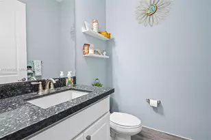 445 SW 113th Ln, Pembroke Pines, FL 33025 - Photo 19