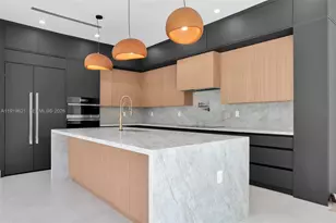 2324 SW 26th St, Miami, FL 33133 - Photo 3