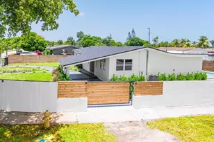 19661 NE 10th Pl, Miami, FL 33179 - Photo 3