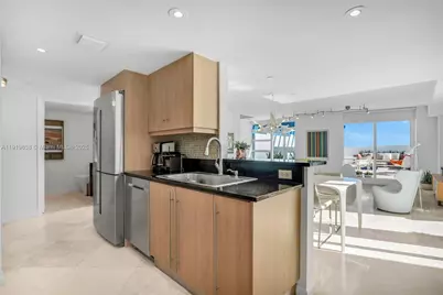 7600 Collins Ave #1012, Miami Beach, FL 33141 - Photo 9