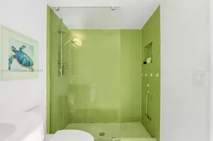 7600 Collins Ave, Miami Beach, FL 33141 - Photo 21