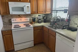 8220 Sunrise Lakes Blvd, Sunrise, FL 33322 - Photo 7