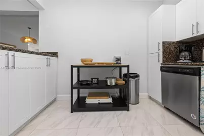 1331 NE 160th St, North Miami Beach, FL 33162 - Photo 15