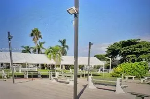 1000 SW 10th Terrace, Hallandale Beach, FL 33009 - Photo 13