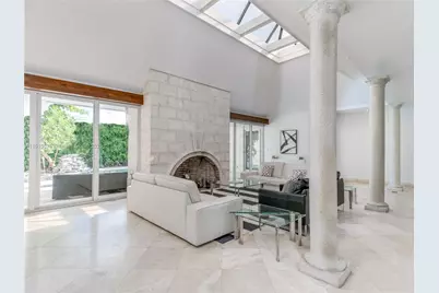 111 S Hibiscus Dr, Miami Beach, FL 33139 - Photo 3