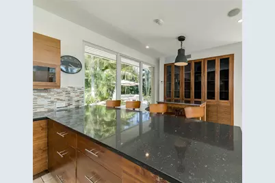 111 S Hibiscus Dr, Miami Beach, FL 33139 - Photo 9