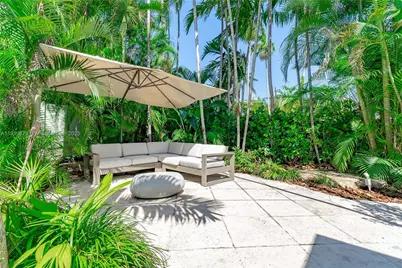 111 S Hibiscus Dr, Miami Beach, FL 33139 - Photo 5