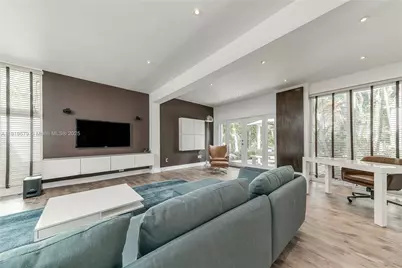 111 S Hibiscus Dr, Miami Beach, FL 33139 - Photo 13