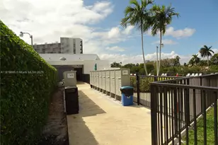 3401 N Country Club Dr, Aventura, FL 33180 - Photo 9