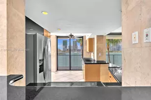 801 N Venetian Dr, Miami Beach, FL 33139 - Photo 13