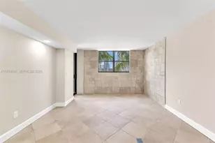 801 N Venetian Dr, Miami Beach, FL 33139 - Photo 27