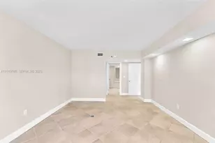 801 N Venetian Dr, Miami Beach, FL 33139 - Photo 29