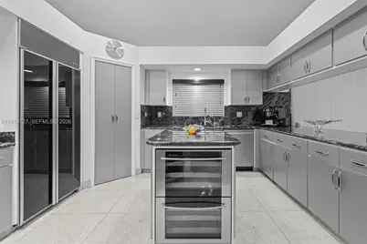 392 Coconut Cir, Weston, FL 33326 - Photo 15