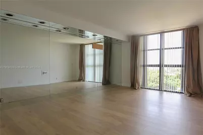 1000 Quayside Ter #812, Miami, FL 33138 - Photo 13