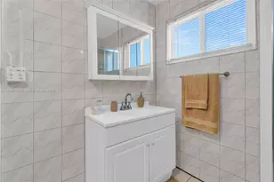 371 NE 42nd Ct, Oakland Park, FL 33334 - Photo 21