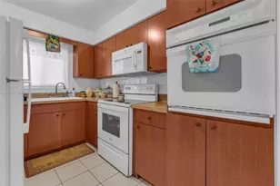 371 NE 42nd Ct, Oakland Park, FL 33334 - Photo 5