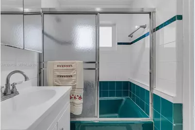 371 NE 42nd Ct, Oakland Park, FL 33334 - Photo 15