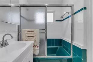 371 NE 42nd Ct, Oakland Park, FL 33334 - Photo 15