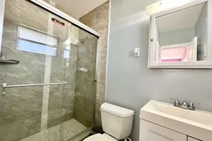 460 NE 169th St, North Miami Beach, FL 33162 - Photo 9