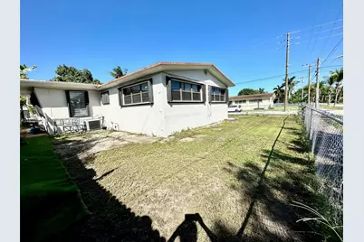 460 NE 169th St, North Miami Beach, FL 33162 - Photo 13