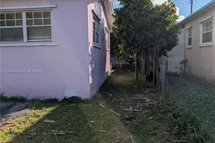 16931 NE 5th Ct, North Miami Beach, FL 33162 - Photo 3