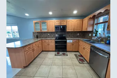 7099 NW 48th Ct, Lauderhill, FL 33319 - Photo 19