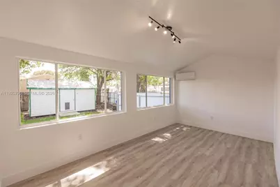 3180 NW 2nd St, Miami, FL 33125 - Photo 17