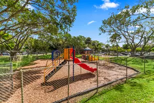 2311 S Cypress Bend Dr, Pompano Beach, FL 33069 - Photo 23