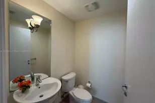 300 S Biscayne Blvd, Miami, FL 33131 - Photo 9