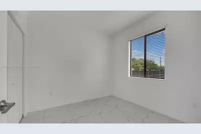 2400 W 5th Way #203, Hialeah, FL 33010 - Photo 5