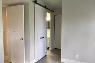 922 NE 199th St, Miami, FL 33179 - Photo 17