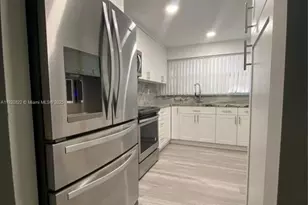 922 NE 199th St, Miami, FL 33179 - Photo 25