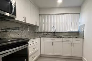 922 NE 199th St, Miami, FL 33179 - Photo 23
