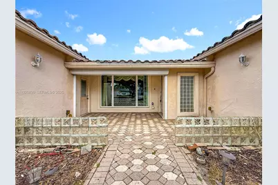 7541 Embassy Blvd, Miramar, FL 33023 - Photo 3