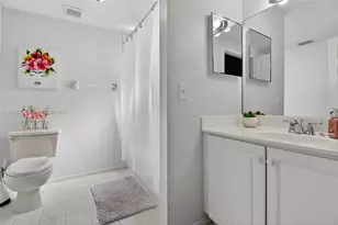 18615 NW 84th Ct, Hialeah, FL 33015 - Photo 9