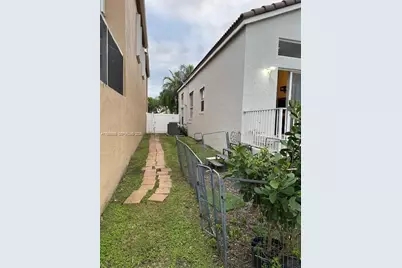 1471 NW 159th Ave, Pembroke Pines, FL 33028 - Photo 27
