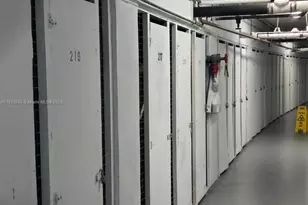 300 Diplomat Pkwy, Hallandale Beach, FL 33009 - Photo 23