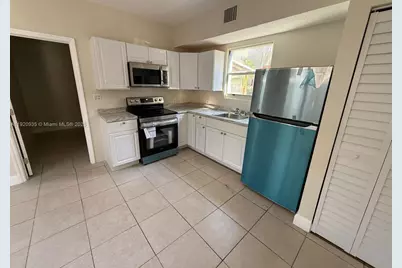 829 SW 3rd St, Miami, FL 33130 - Photo 1